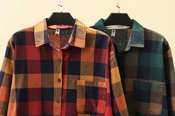 Lezser női hosszú kockás ing klasszikus gallérral és zsebbel