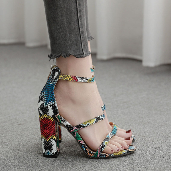 Šiuolaikinės moteriškos basutės su užtrauktuku ir gyvatės raštu