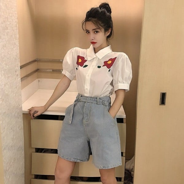 Moderns sieviešu krekls ar īsām piedurknēm un apdruku