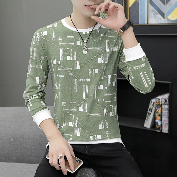 Laisva vyriška palaidinė su ovalia iškirpte ir ilgomis rankovėmis