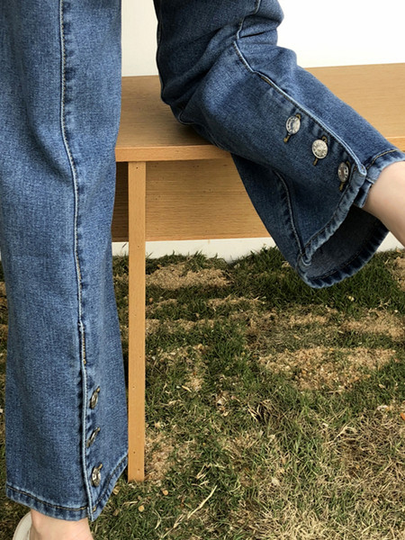 Egyenes modell női farmer magas derékkal és gombokkal