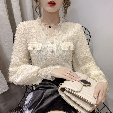 Camasa de dama model nou cu dantela si decolteu in V