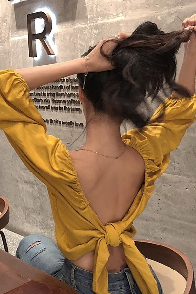 Moderna ženska kratka bluza spuštenih rukava i vezanja