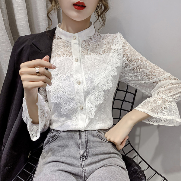 Cămașă de damă cu guler înalt, dantelă și nasturi