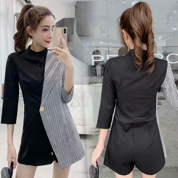 Dvobojni ženski kombinezon sa metalnim dugmetom