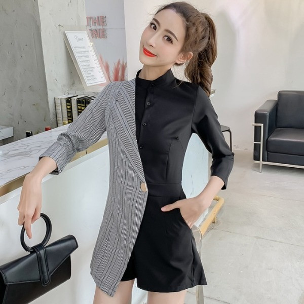 Dvobojni ženski kombinezon sa metalnim dugmetom