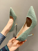 Stilingi moteriški batai 9 cm plonu kulnu - smailaus modelio