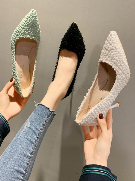 Stilingi moteriški batai 9 cm plonu kulnu - smailaus modelio