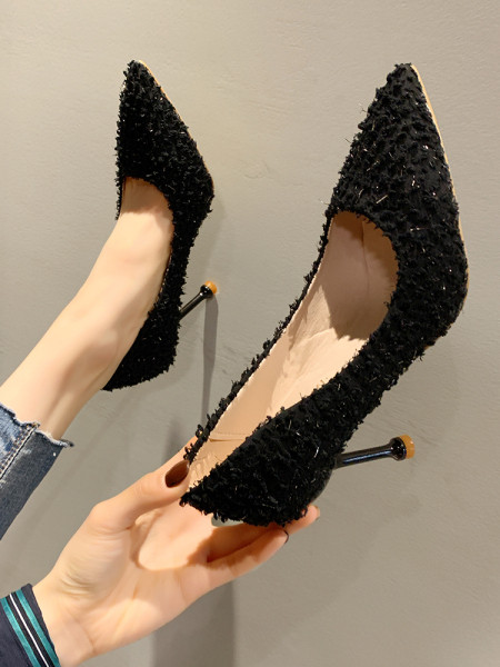 Stilingi moteriški batai 9 cm plonu kulnu - smailaus modelio