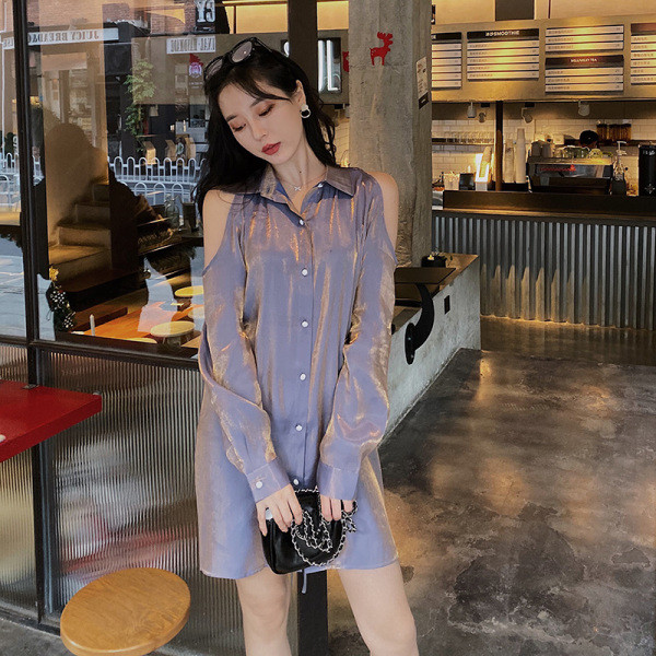 Naujo modelio moteriška suknelė klasikine apykakle ir apnuogintais pečiais