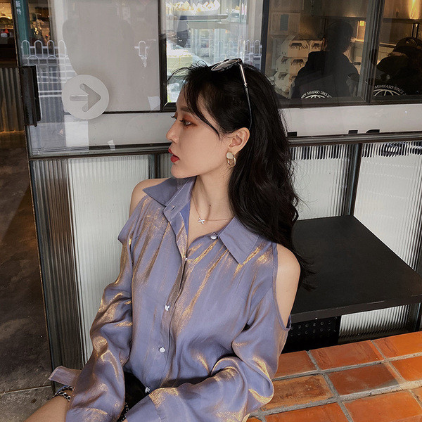 Naujo modelio moteriška suknelė klasikine apykakle ir apnuogintais pečiais