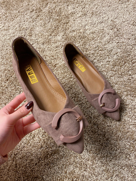 Öko velúrból készült alkalmi női cipő, csattal - hegyes modellel