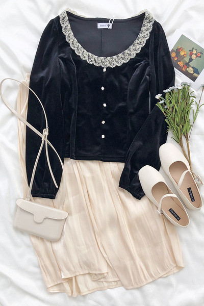 Stiilne naiste sametpluus ovaalse kaelusega ja pikkade varrukatega