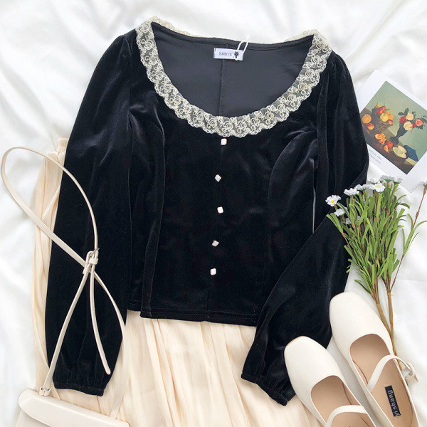 Stiilne naiste sametpluus ovaalse kaelusega ja pikkade varrukatega