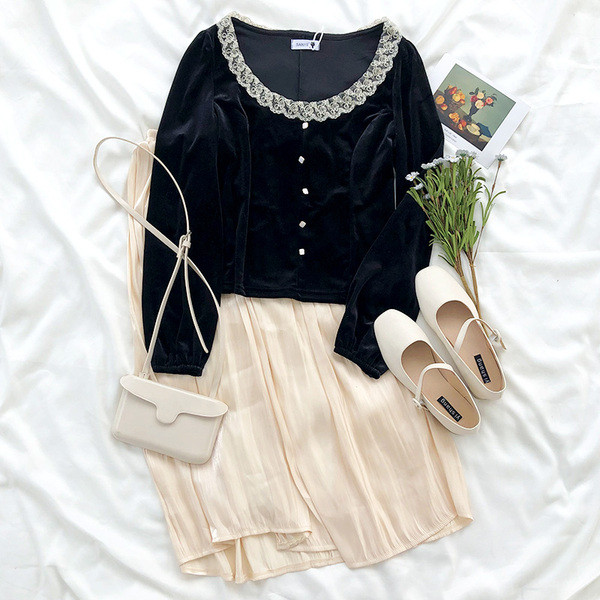 Stiilne naiste sametpluus ovaalse kaelusega ja pikkade varrukatega