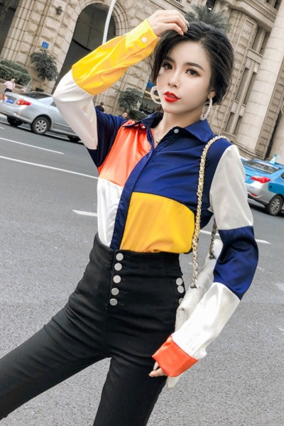 Többszínű női ing klasszikus gallérral