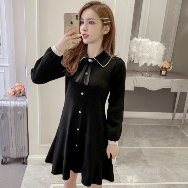 Retro moteriška suknelė su kaspinu ir sagomis