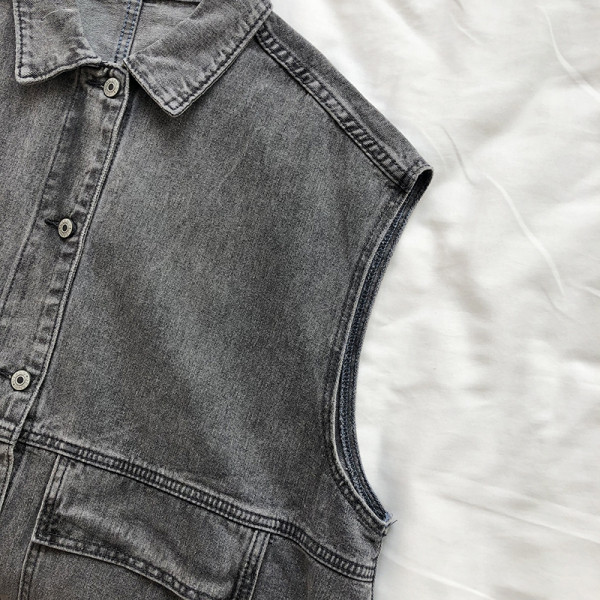 Dabartinis moteriškas džinsinis liemenės platus modelis su kišenėmis