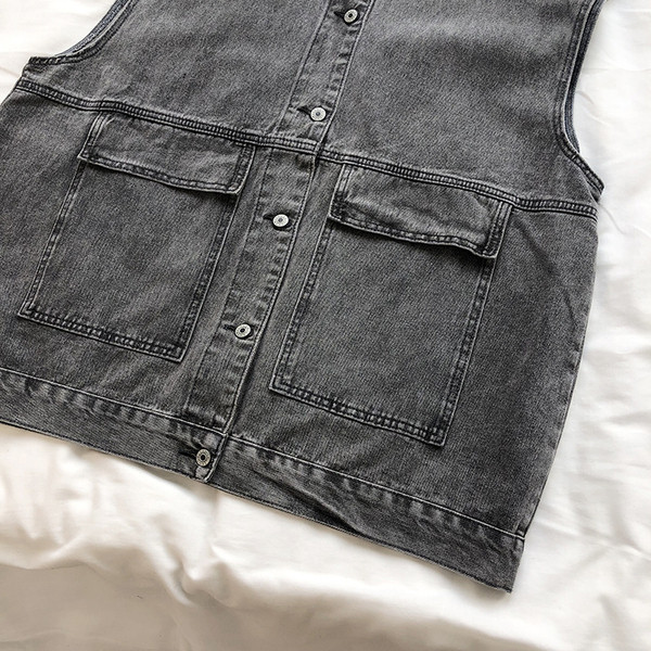 Dabartinis moteriškas džinsinis liemenės platus modelis su kišenėmis