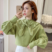 Moteriški laisvalaikio marškiniai su kaspinu ir sagomis