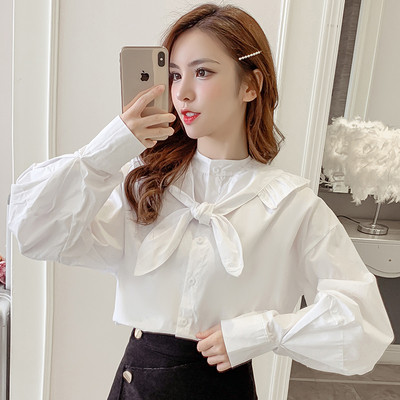 Moteriški laisvalaikio marškiniai su kaspinu ir sagomis