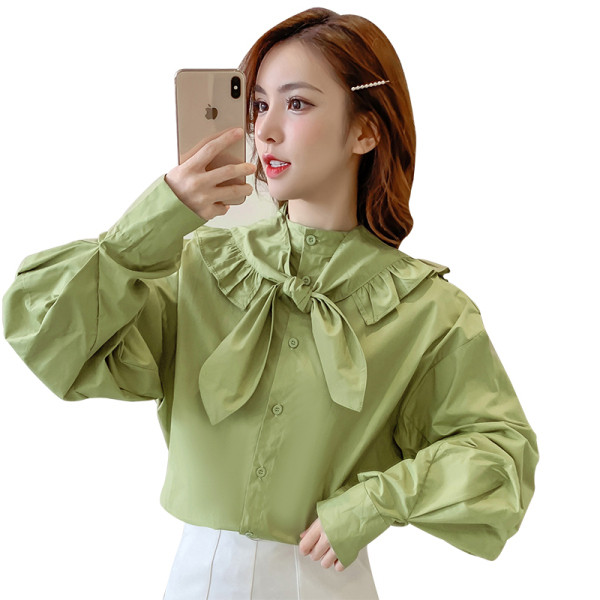 Moteriški laisvalaikio marškiniai su kaspinu ir sagomis