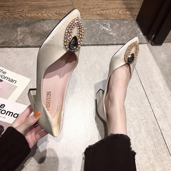 Pantofi eleganti de dama cu toc gros si pietre decorative