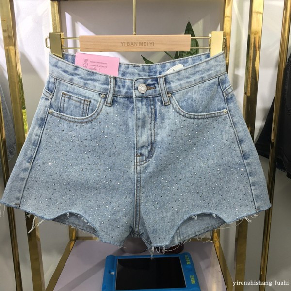 Vasaras sieviešu šorti ar augstu vidukli, kas dekorēts ar akmeņiem