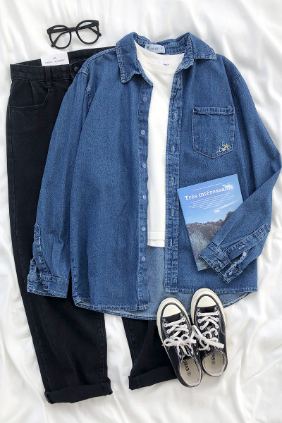 Női farmer ing széles modell zsebbel és hímzéssel