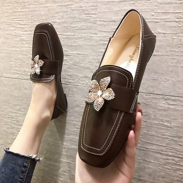 Moteriški laisvalaikio batai plokščiu padu ir gėlyte su akmenėliais