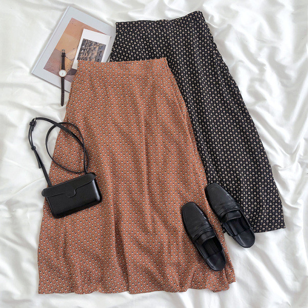 Pavasarinis moteriškas sijonas aukštu juosmeniu