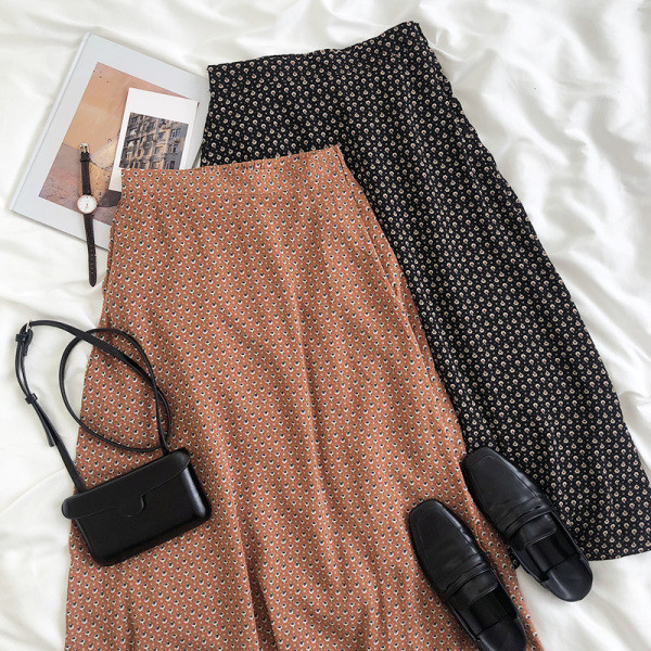 Pavasarinis moteriškas sijonas aukštu juosmeniu