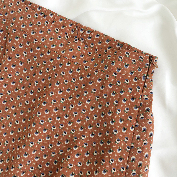 Pavasarinis moteriškas sijonas aukštu juosmeniu