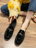 Moteriški juodi lakuoti batai su metaliniu elementu