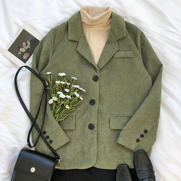 Moderna ženska jakna od samta na gumbe