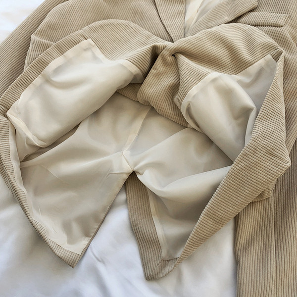 Moderna ženska jakna od samta na gumbe