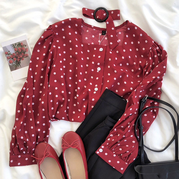 Cămașă de primăvară de damă cu buline cu decolteu pătrat + choker