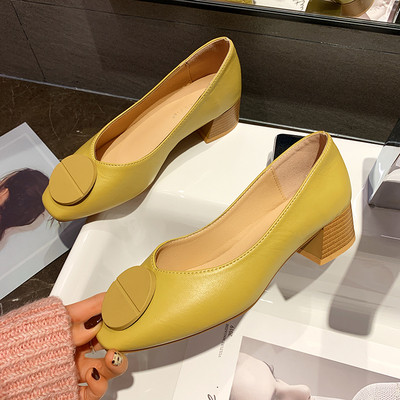 Modernas sieviešu ādas apavi ar biezumu 4 cm papēža