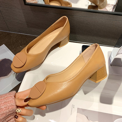 Modernas sieviešu ādas apavi ar biezumu 4 cm papēža