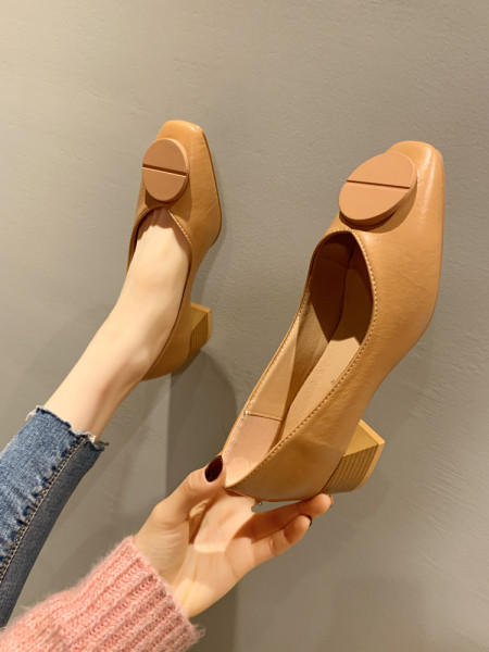 Modernas sieviešu ādas apavi ar biezumu 4 cm papēža