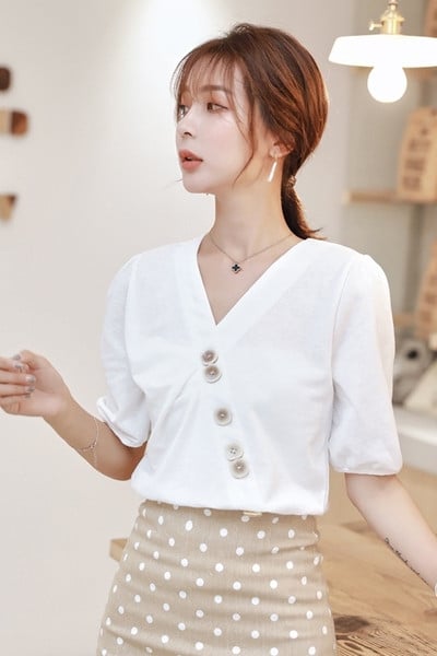 Cămașă casual de damă cu mâneci scurte, decolteu spitz și nasturi