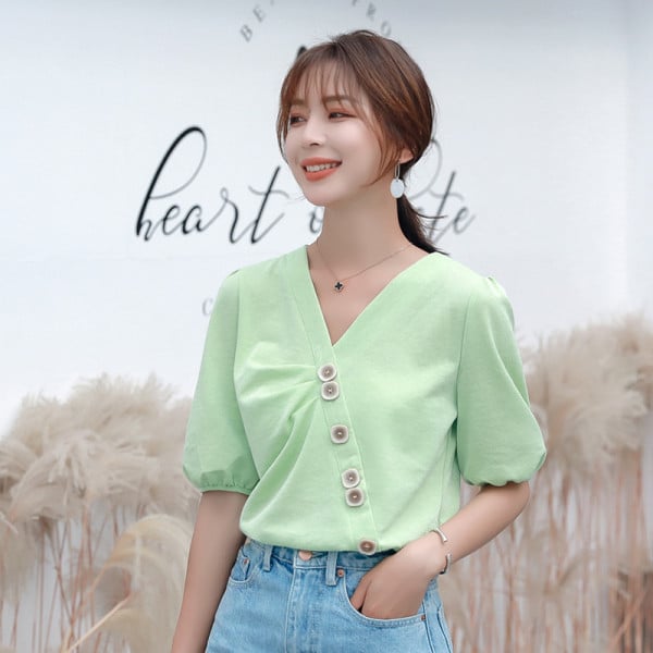 Cămașă casual de damă cu mâneci scurte, decolteu spitz și nasturi