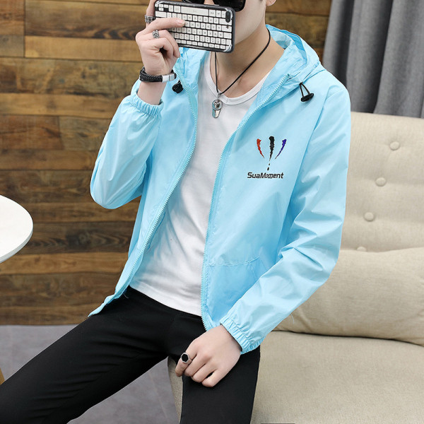 Vīriešu pavasara jaka ar kapuci un uzrakstu