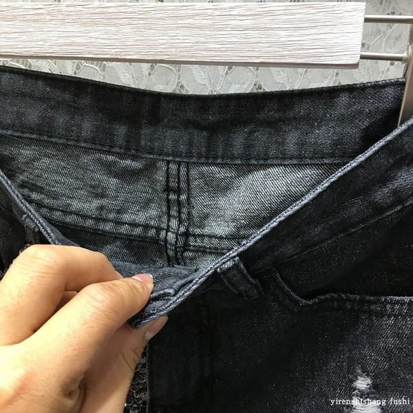 HIT Pantaloni scurți moderni de damă cu element de paiete