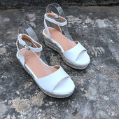 Sieviešu ikdienas sandales no mākslīgās ādas ar platformu