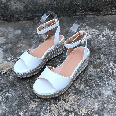 Sieviešu ikdienas sandales no mākslīgās ādas ar platformu