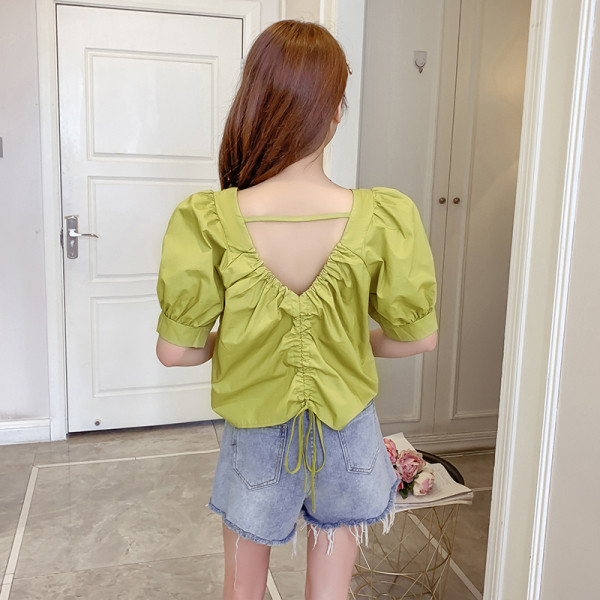 Cămașă de damă cu decolteu spitz și mâneci scurte