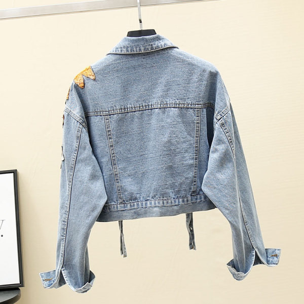 Modern rövid farmerdzseki színes virágmotívumokkal