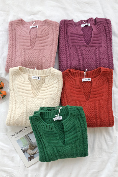 Pulover de dama cu decolteu in V - model larg