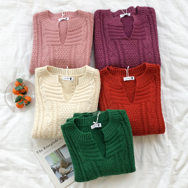 Pulover de dama cu decolteu in V - model larg